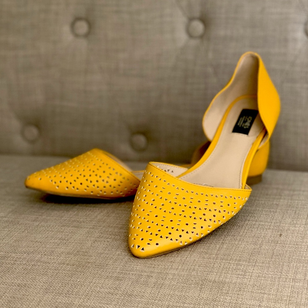Yellow Jones of New York flats 8.5 woman’s